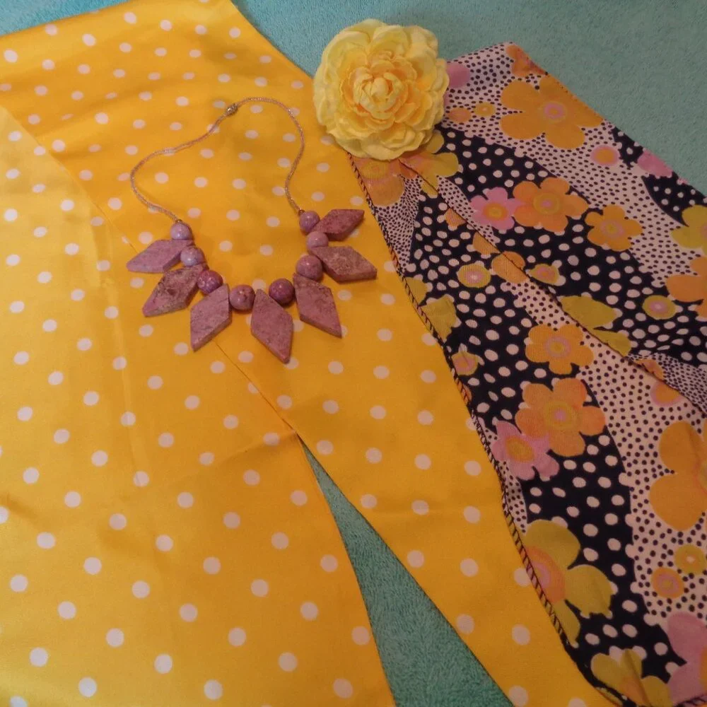 SUNNY GIRL RETRO GIRL YELLOW W DOTS SCARF HIPPIE COLORS TIE STONES NECKL…